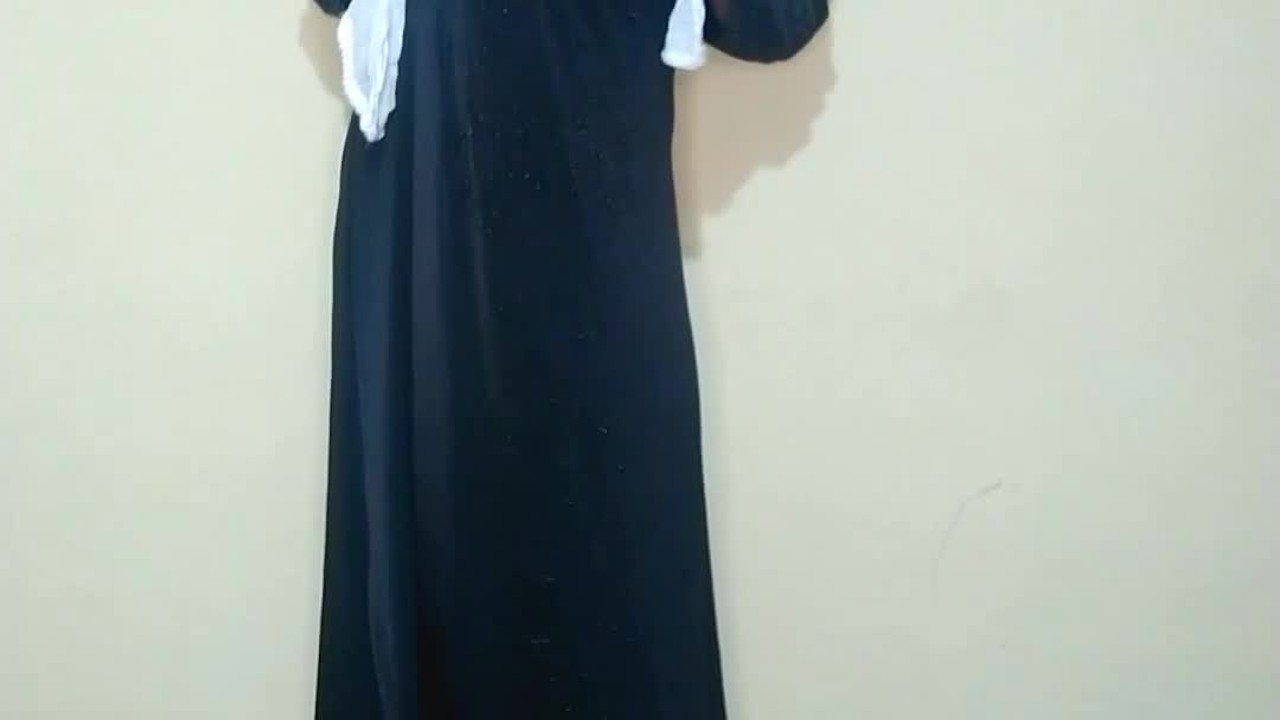 Busty chechen girl in hijab gets fun and bursts a balloons with high heels