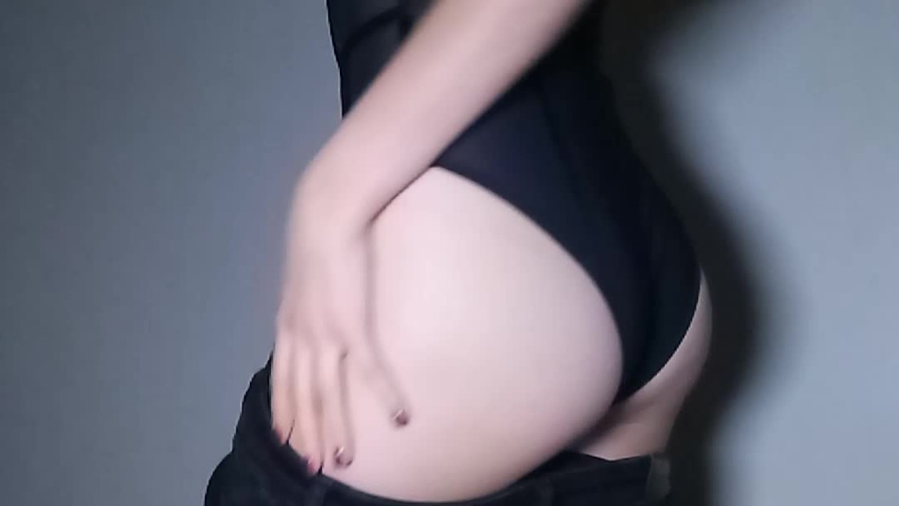 HOT BABE UNDRESSES.part 2