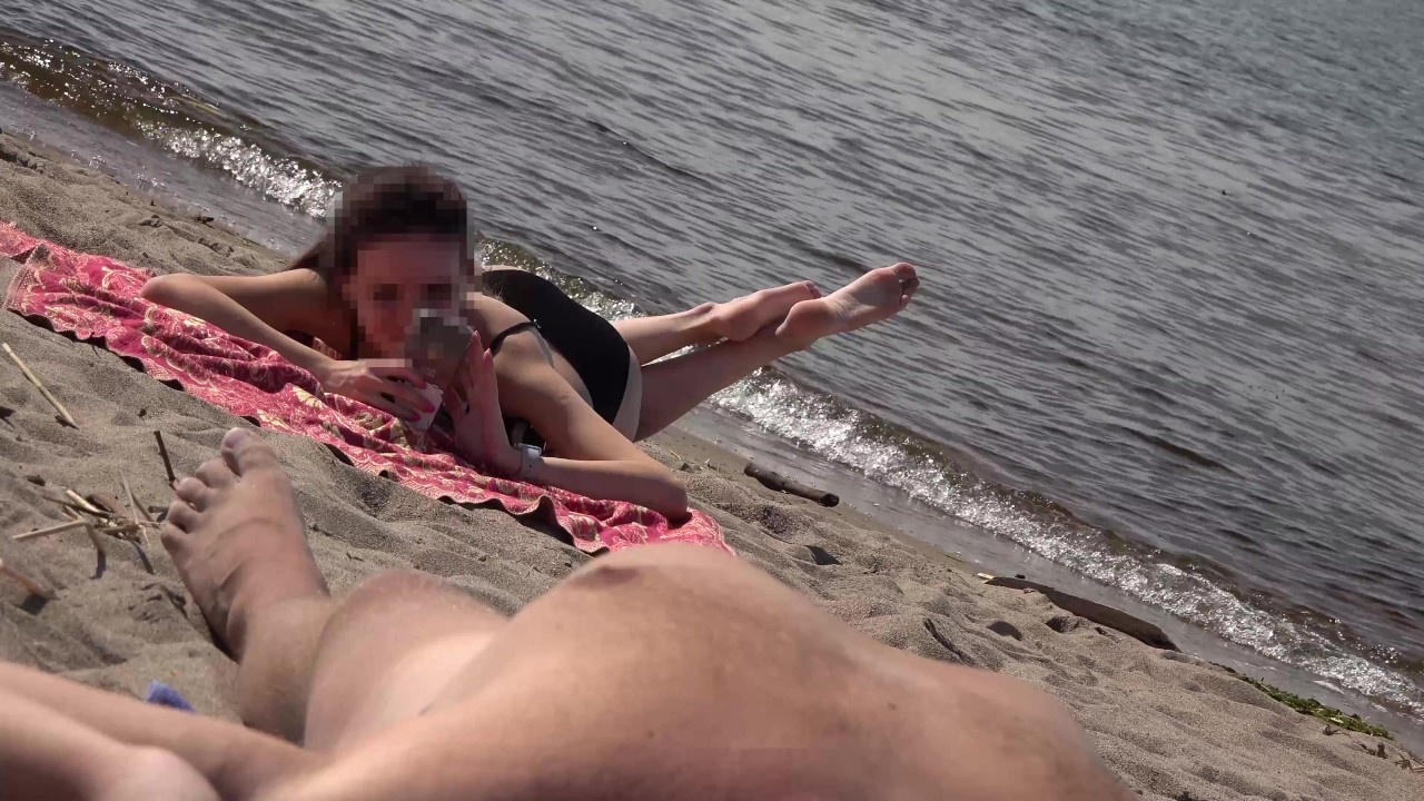 DICK FLASH ON BEACH Little dick public flashing