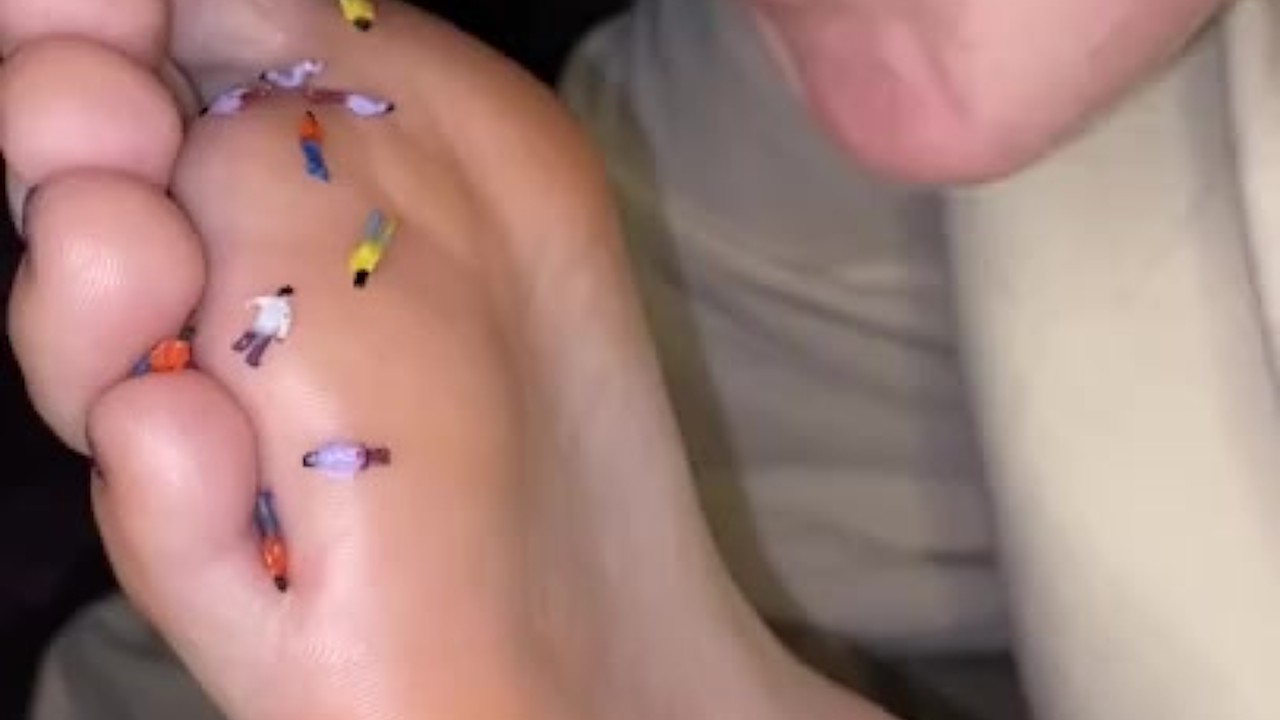 Vore. Giantess eats tiny people on her feet