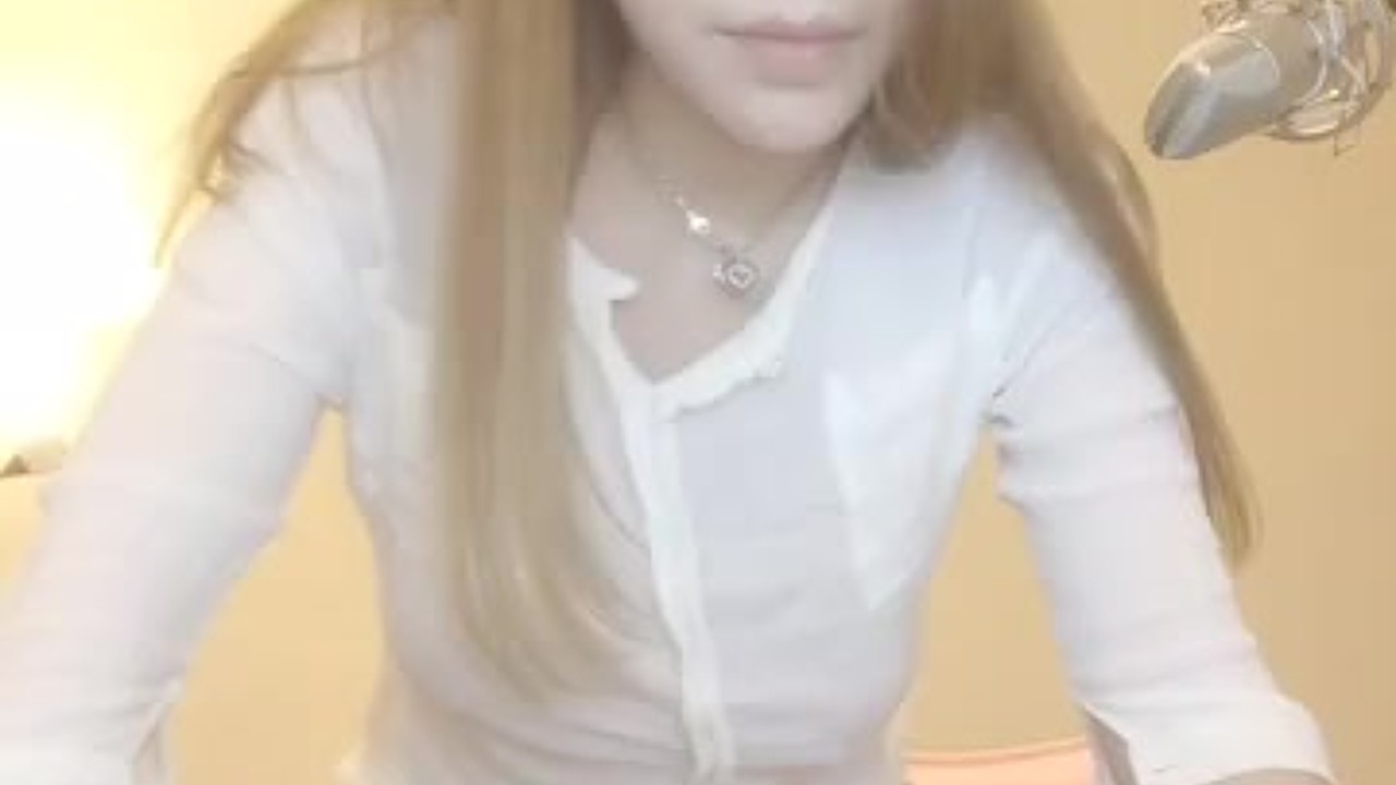 Showing you my little white panties唐人街探案2 片中出镜女主播