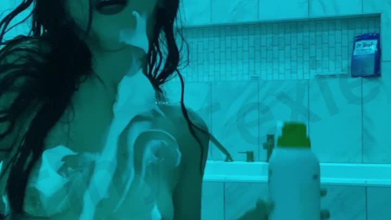 CUM WATCH TINY TEXIE TAKE A SHOWER AND GET DRIPPING WET