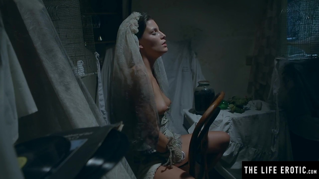 Watch a kinky abandoned bride masturbate to a mindblowing orgasm