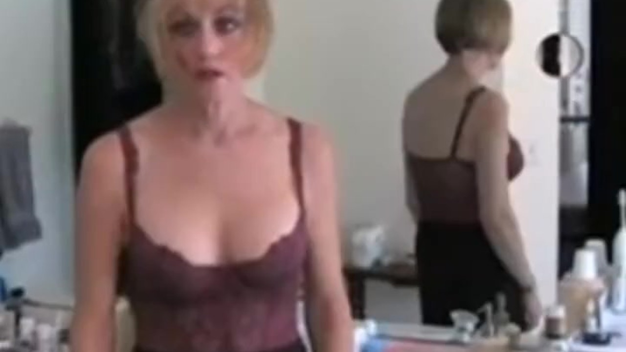 Amateur Wifey Will Do Anything To Make Hubby Happy Tonight