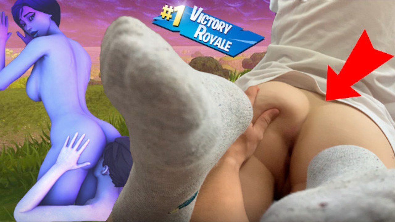 Teaching My StepSister Playing FORTNITE Amateur Gamer Babe