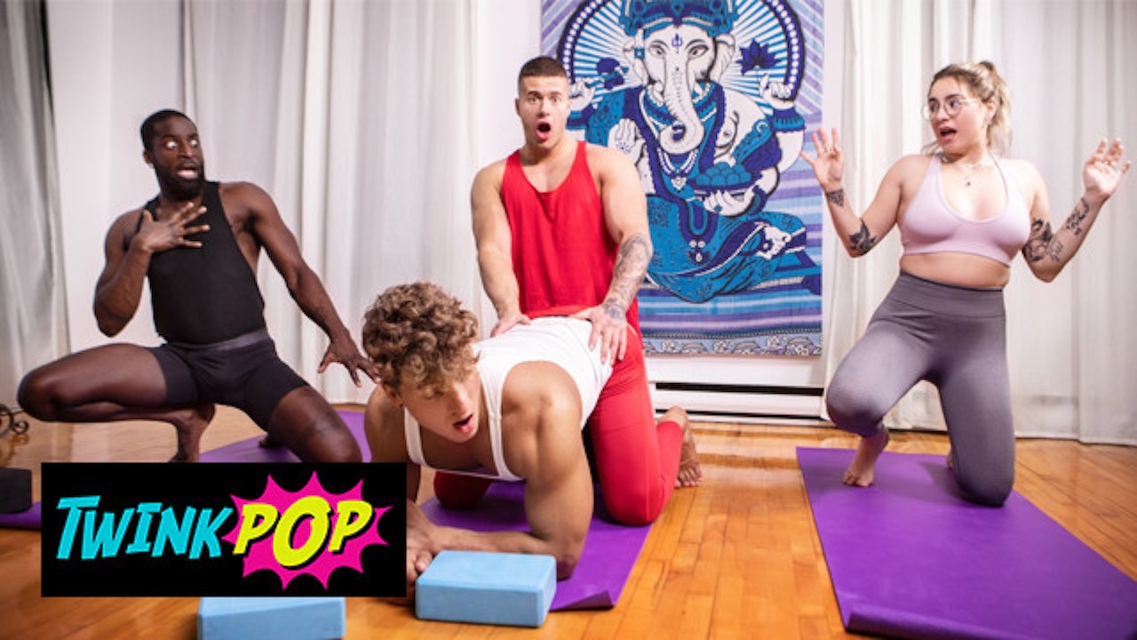 TWINKPOP - Muscular Yoga Instructor Clark Delgaty Can't Hold Himself With Felix Fox In His Class