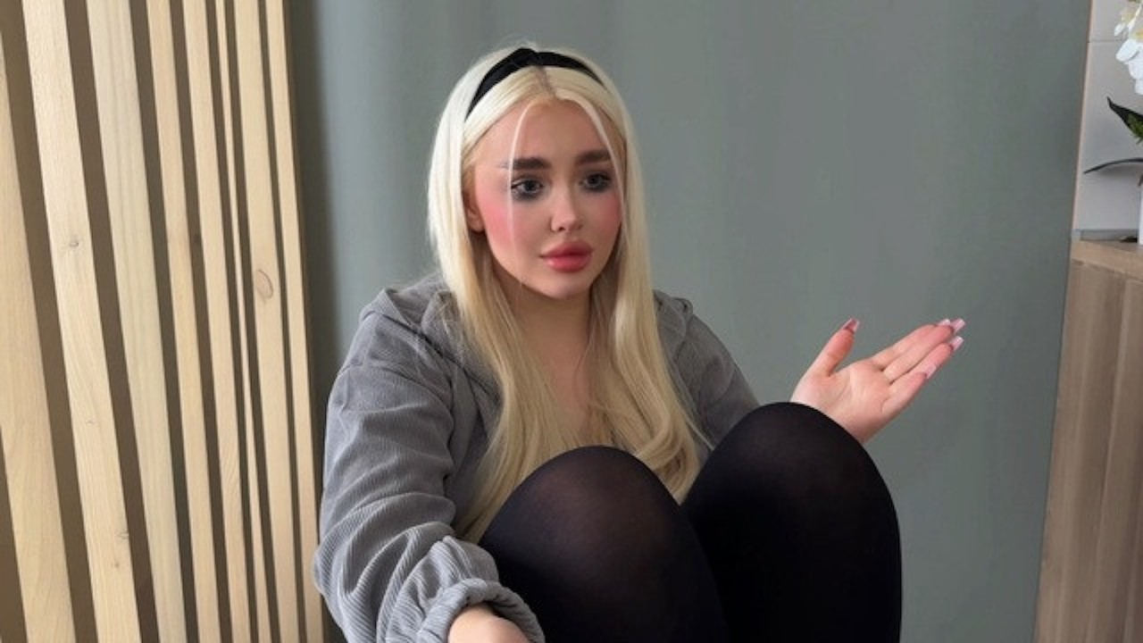 Step sister found out the truth about her past and cried! Soothed with a thick cock!