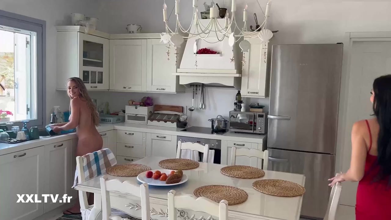 Two busty surprises for the breakfast