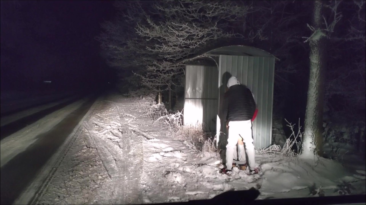 Przyjaciel męża rucha mnie przy drodze odwożąc do domu, Mimibloou