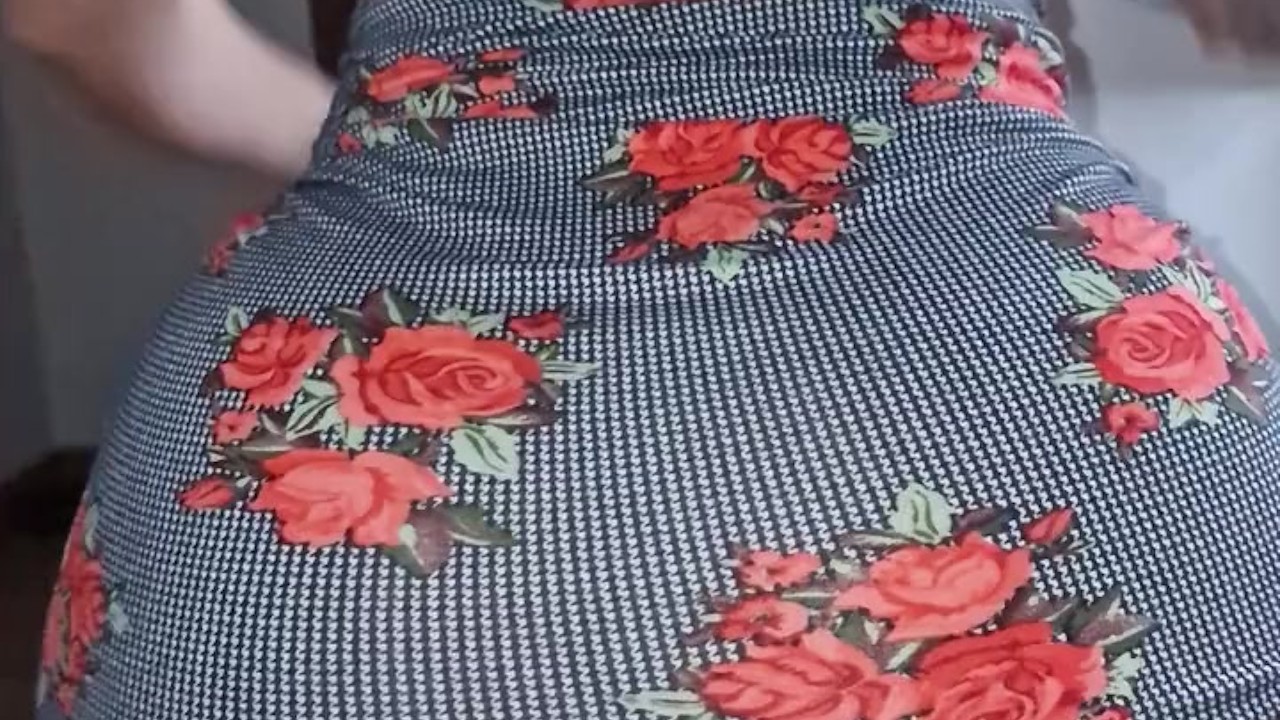 cuñado se pone caliente cuando estoy en vestido corto y me folla duro a escondidas de mi hermana -HD