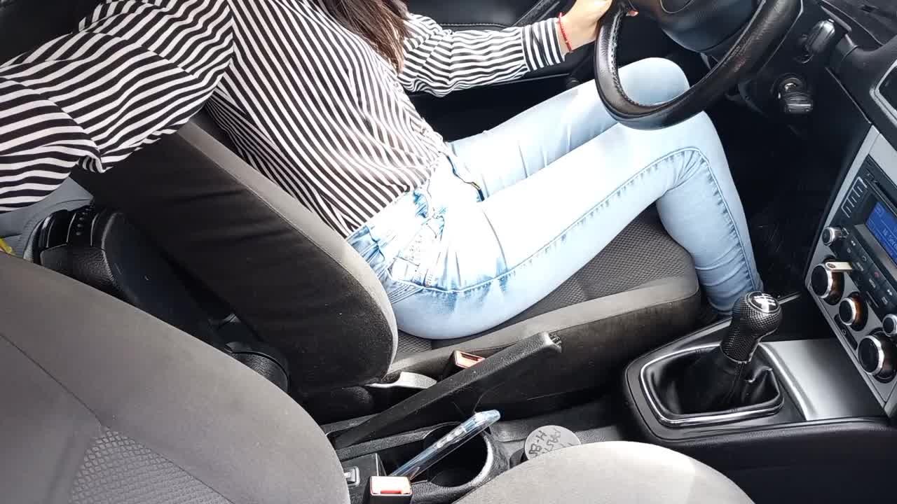 Mi MAESTRA MILF DE UNIVERSIDAD me invita a su Casa para APROBAR QUIMICA