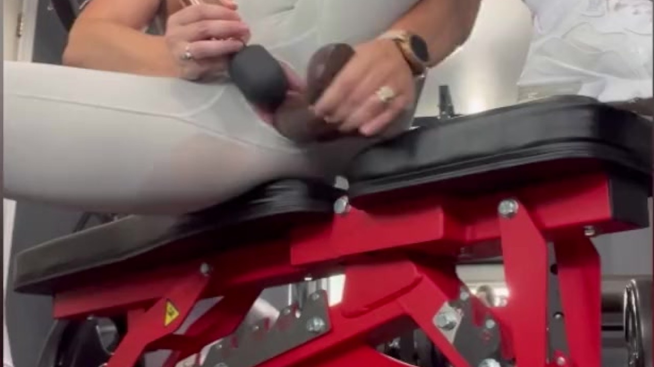 Fit gym babe works out pussy
