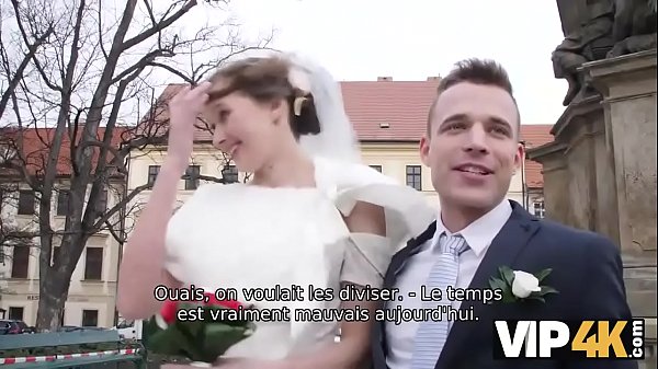 VIP4K&period; Beaut&eacute; en robe de mari&eacute;e suce une bite d'&eacute;trangers et se fait baiser